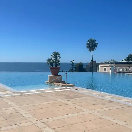 Apartment De Charme Avec Piscine A Debordement